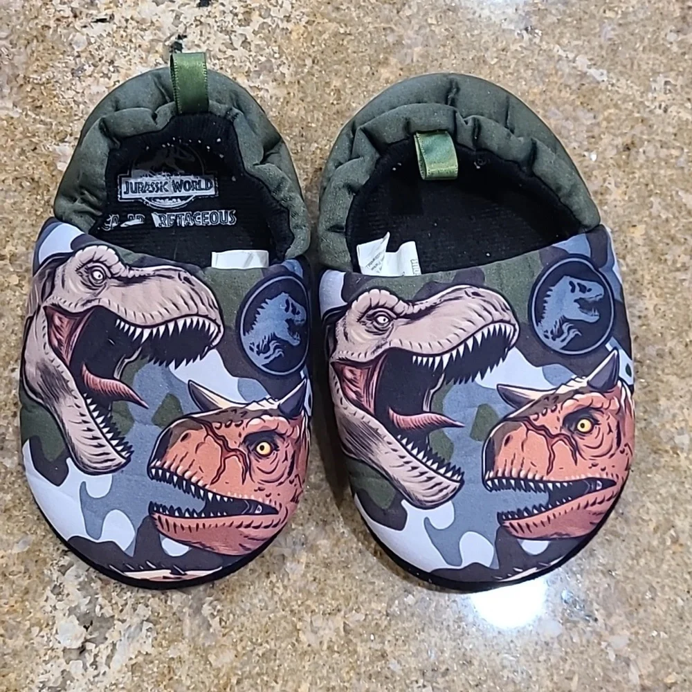 JURASSIC WORLD BOYS TODDLER SIZE 7/8 MEDUIM SLIPPERS CAMP CRETACEOUS
